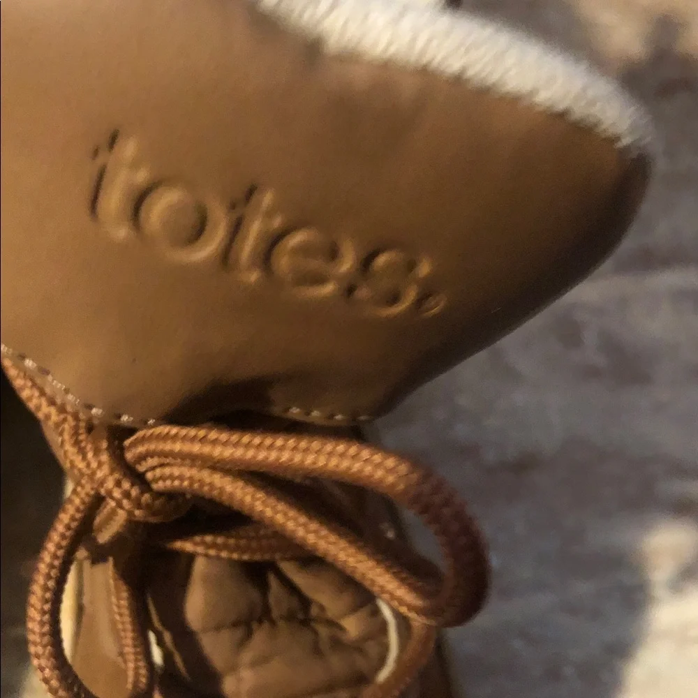 totes Brown and Black Lace-Up Insulated Boots